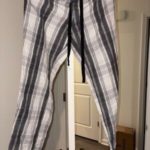 Secret Treasures Black and White Striped Pants
